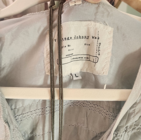 Johnny was vintage collection silk lite grey blouse. Minimalist Piece - Picture 12 of 12